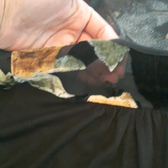 Size S studio cold shoulder velvet sheer top - Picture 10 of 13